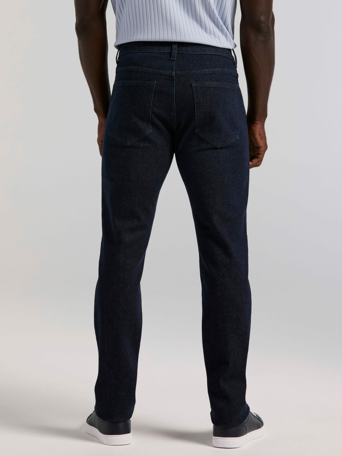 Perry Ellis Clothing Slim Fit Indigo Rinse 5-Pocket Stretch Denim Jeans